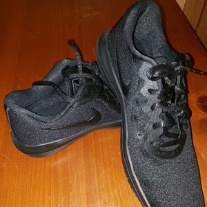 NWOT Nike Size 6.5 Youth